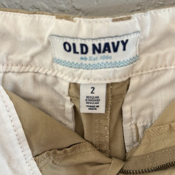 Old Navy Khaki Shorts - Picture 4 of 5